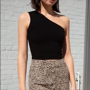 Brandy melville one shoulder black crop top